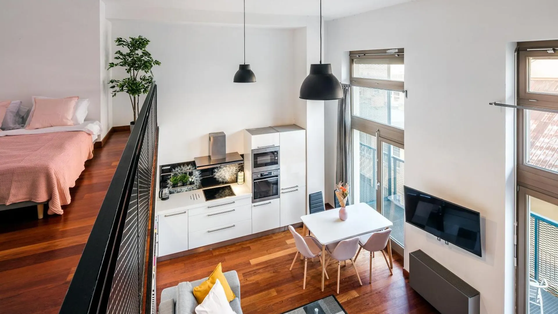 2-Level Apartments On Krizikova Near The Metro Prag