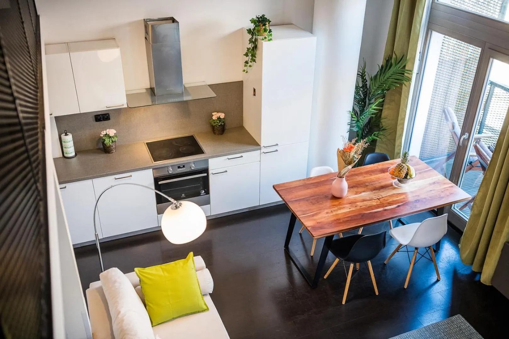 2-Level Apartments On Krizikova Near The Metro Prague
