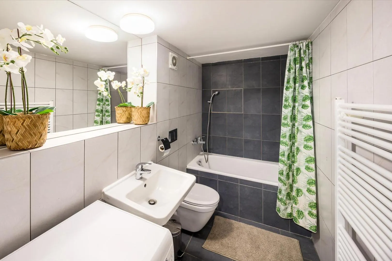 2-Level Apartments On Krizikova Near The Metro Prague