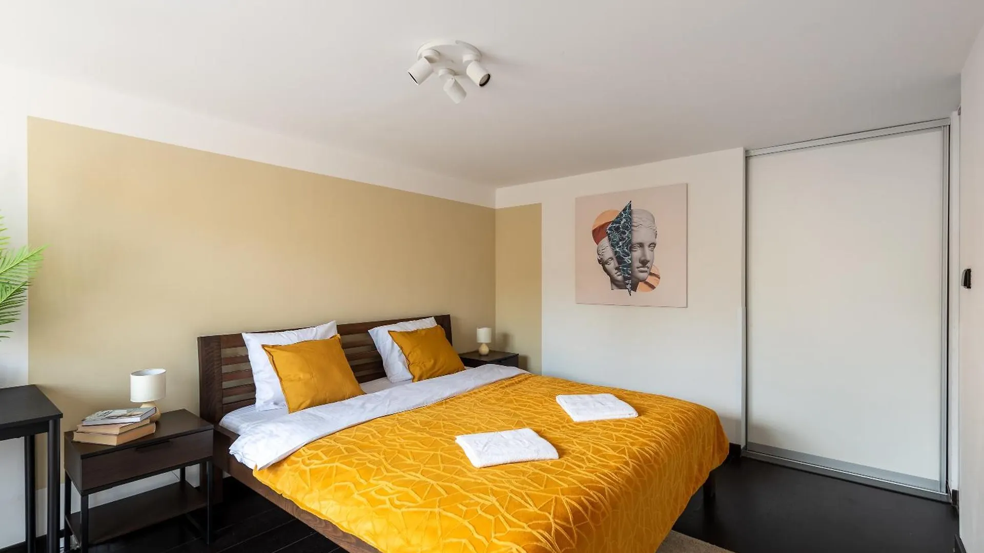 2-Level Apartments On Krizikova Near The Metro Prague