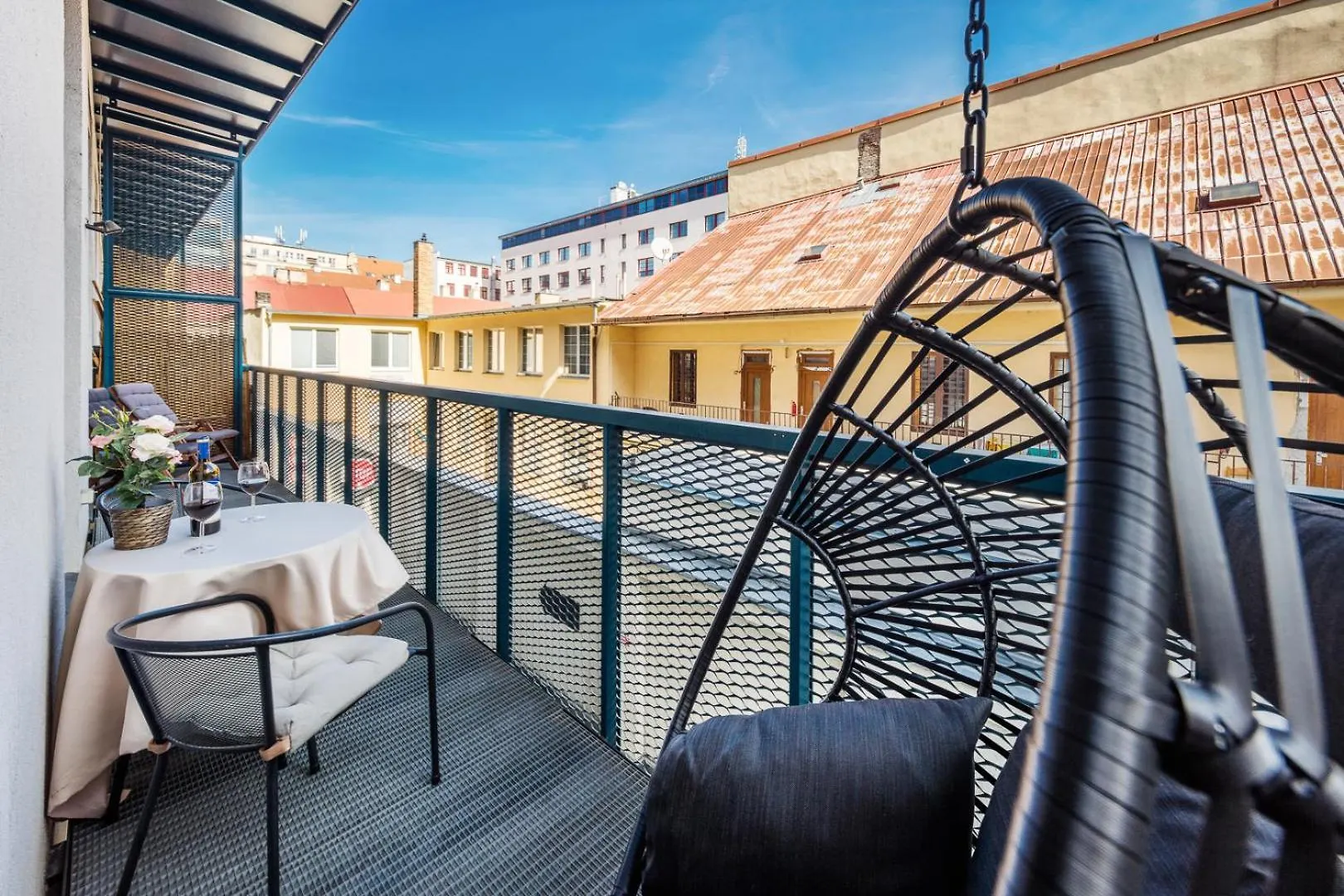 2-Level Apartments On Krizikova Near The Metro Prague Czech Republic
