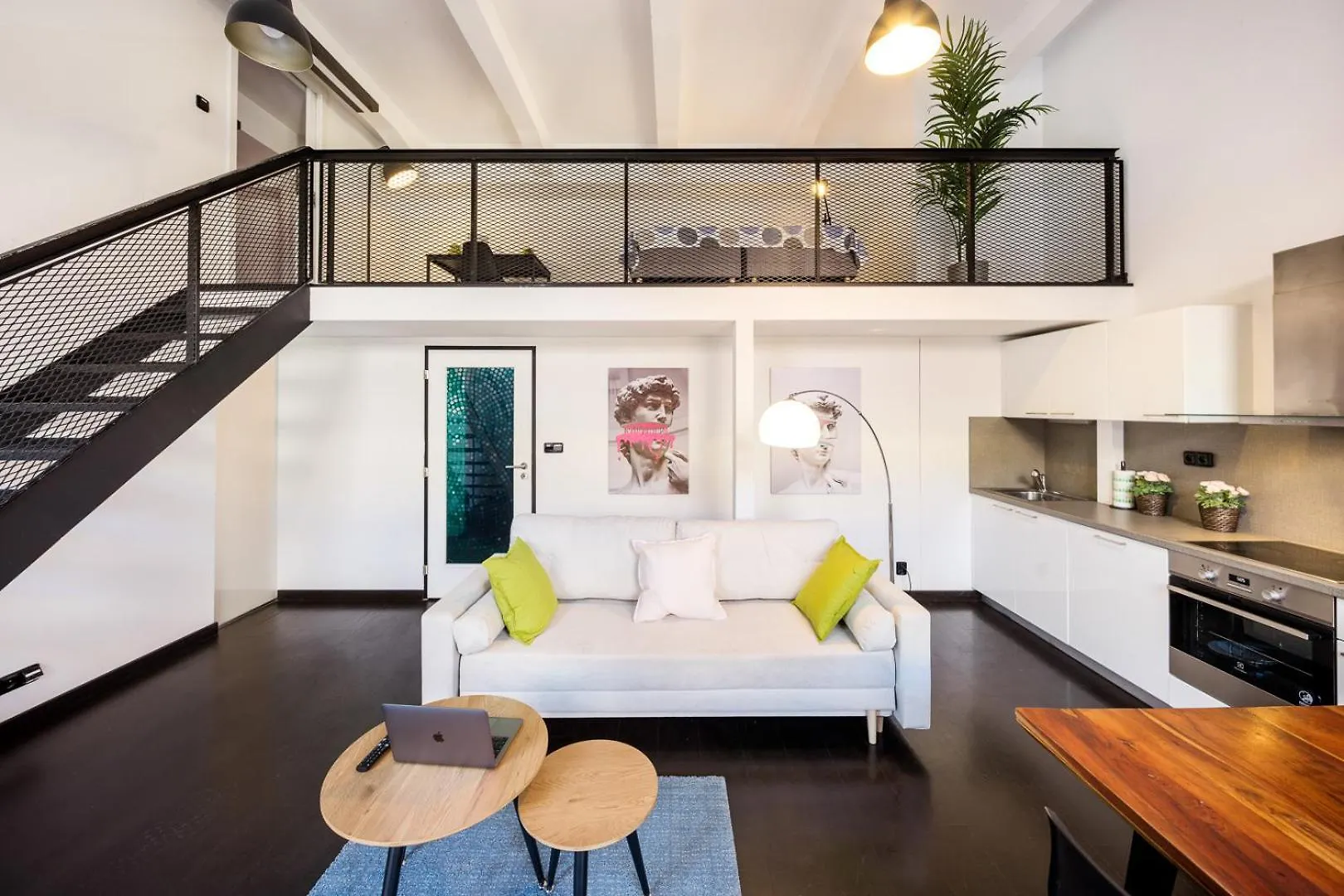 2-Level Apartments On Krizikova Near The Metro Prague