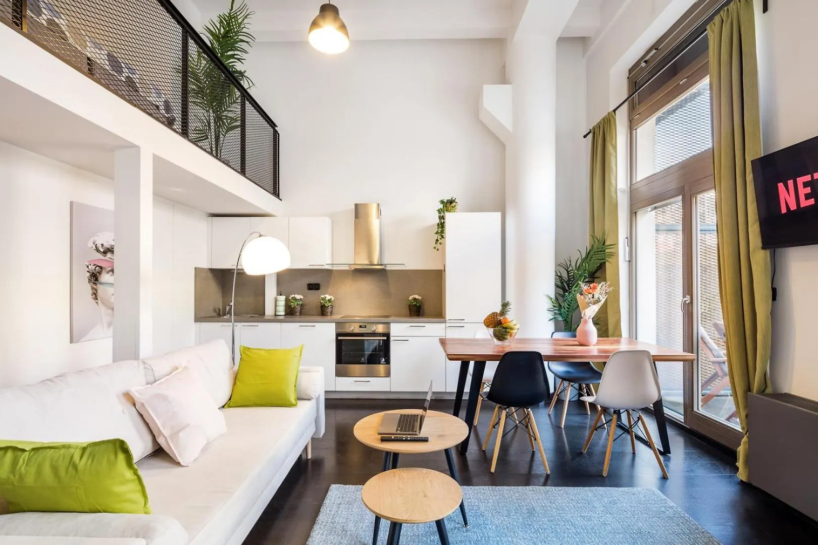 2-Level Apartments On Krizikova Near The Metro Prague
