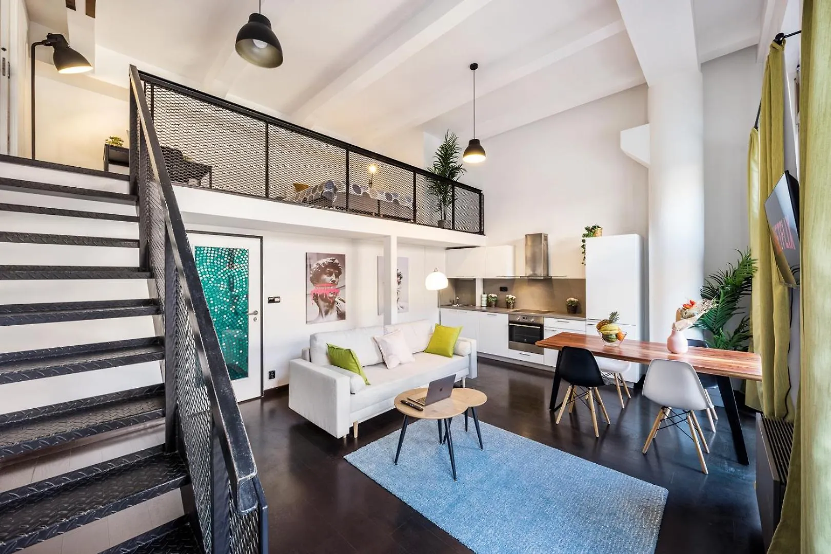 2-Level Apartments On Krizikova Near The Metro Prague