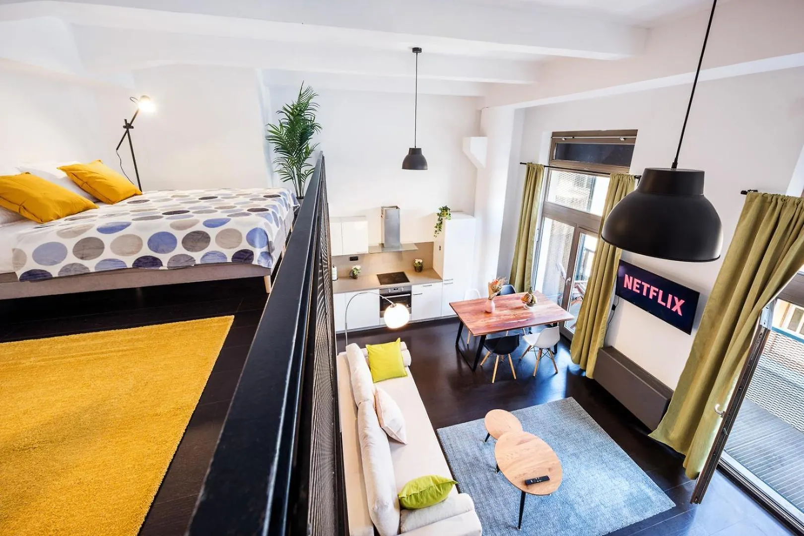 2-Level Apartments On Krizikova Near The Metro Prague