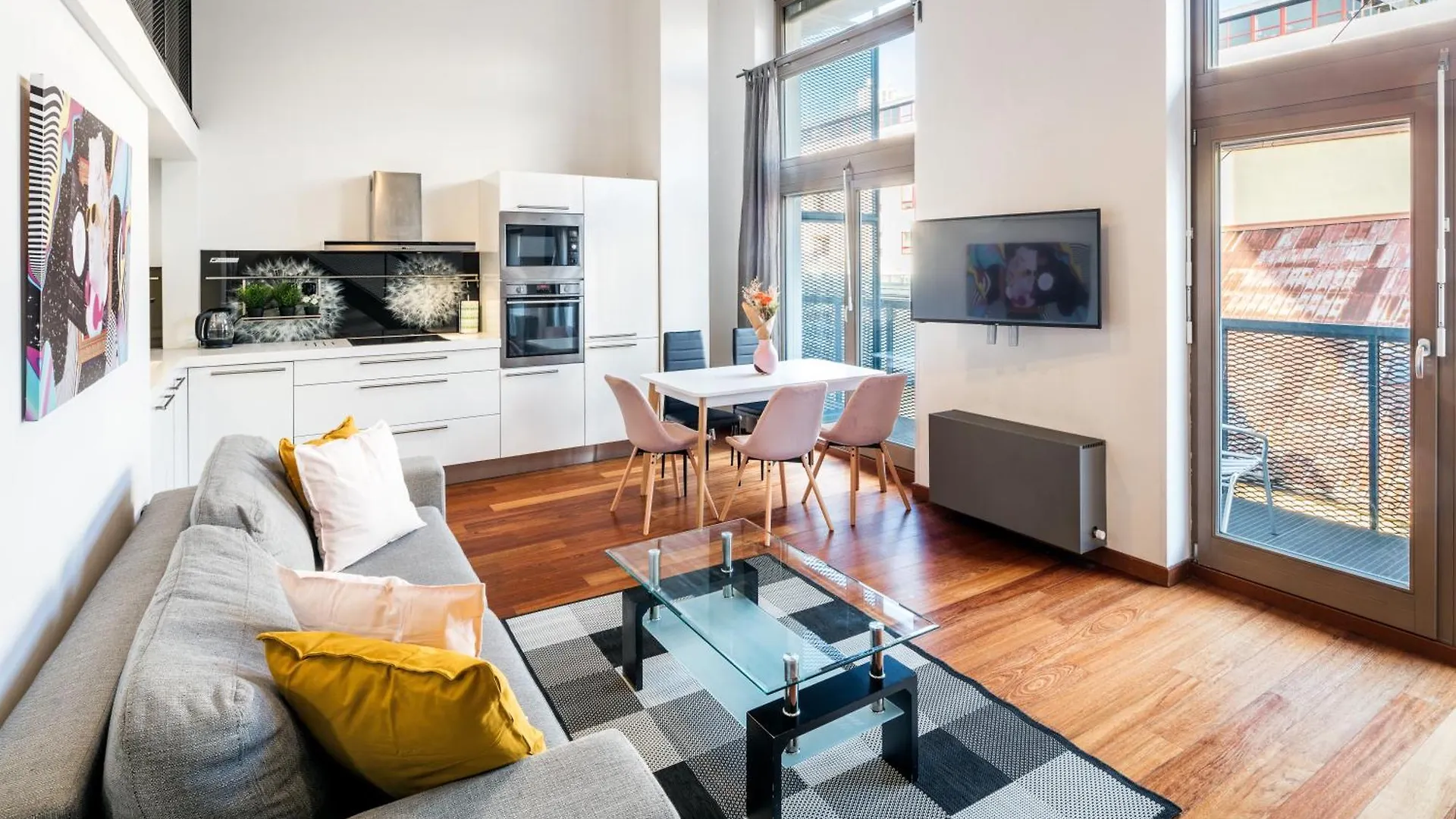 2-Level Apartments On Krizikova Near The Metro Prague Czech Republic