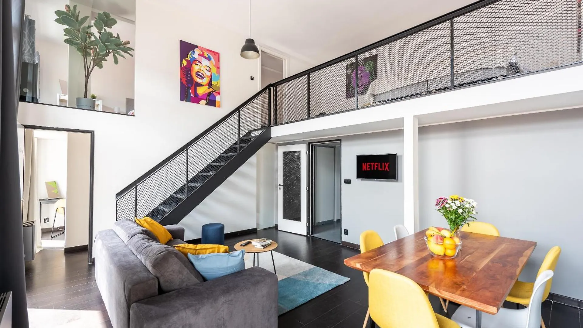 2-Level Apartments On Krizikova Near The Metro Prague