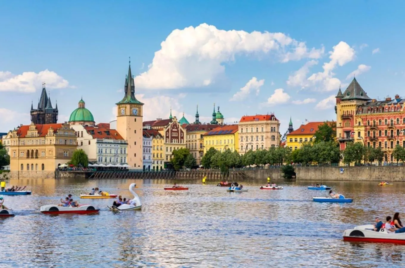 2-Level Apartments On Krizikova Near The Metro Prague